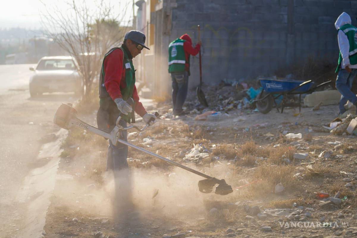 $!El programa incluye el retiro de escombro, mantenimiento de áreas verdes y labores de limpieza en distintos sectores de Ramos Arizpe.