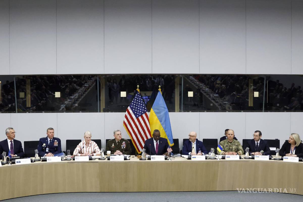 $!Los ministros de defensa de la OTAN estarán reunidos durante dos días con el propósito de analizar cómo reforzar el envío de armas a Ucrania.