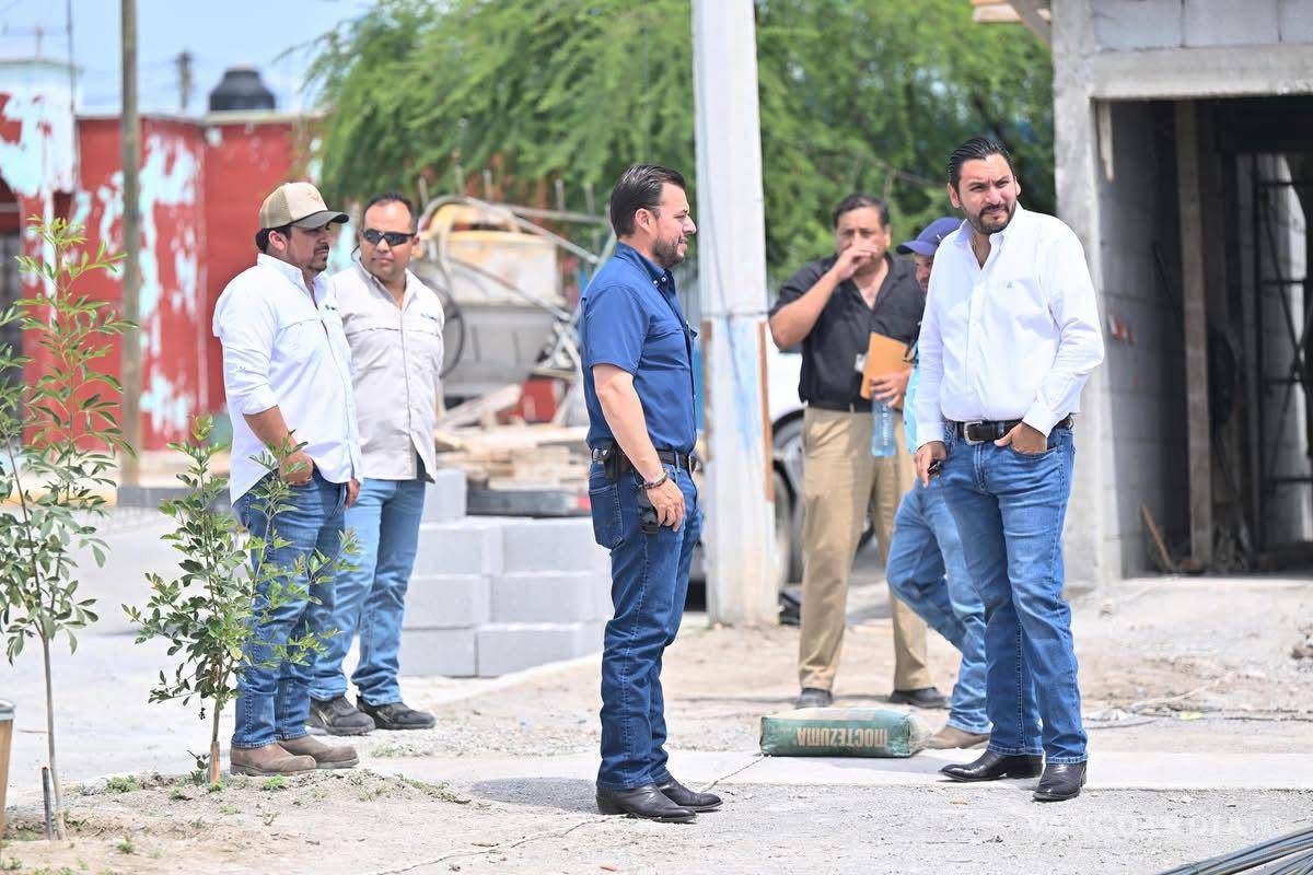 $!Vecinos de la colonia Ampliación Las Flores celebran la entrega de la calle Dalias, ahora totalmente pavimentada