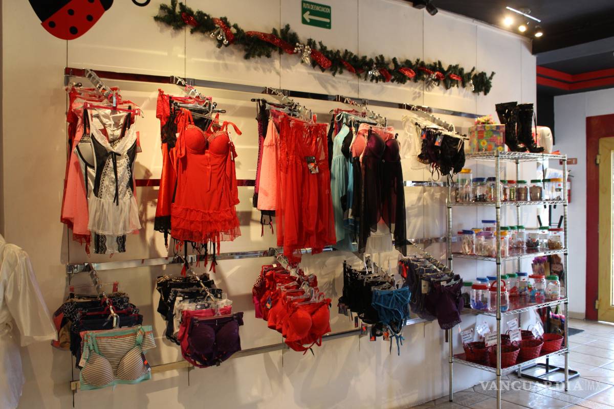Saltillenses se ponen cachondos por el frío, abarrotan sexshops