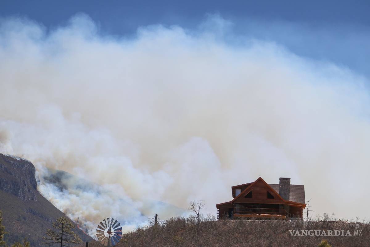 $!‘Rescatistas llegaron tarde al incendio’, ofrecen apoyos a damnificados
