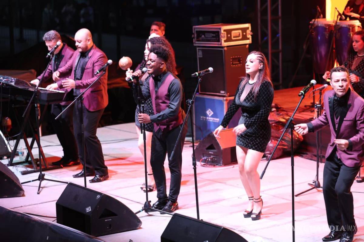 $!Agrupaciones como Sonora Dinamita y la Super Original Tropicana de Benetia encabezaron los festejos musicales realizados en colonias de Saltillo.