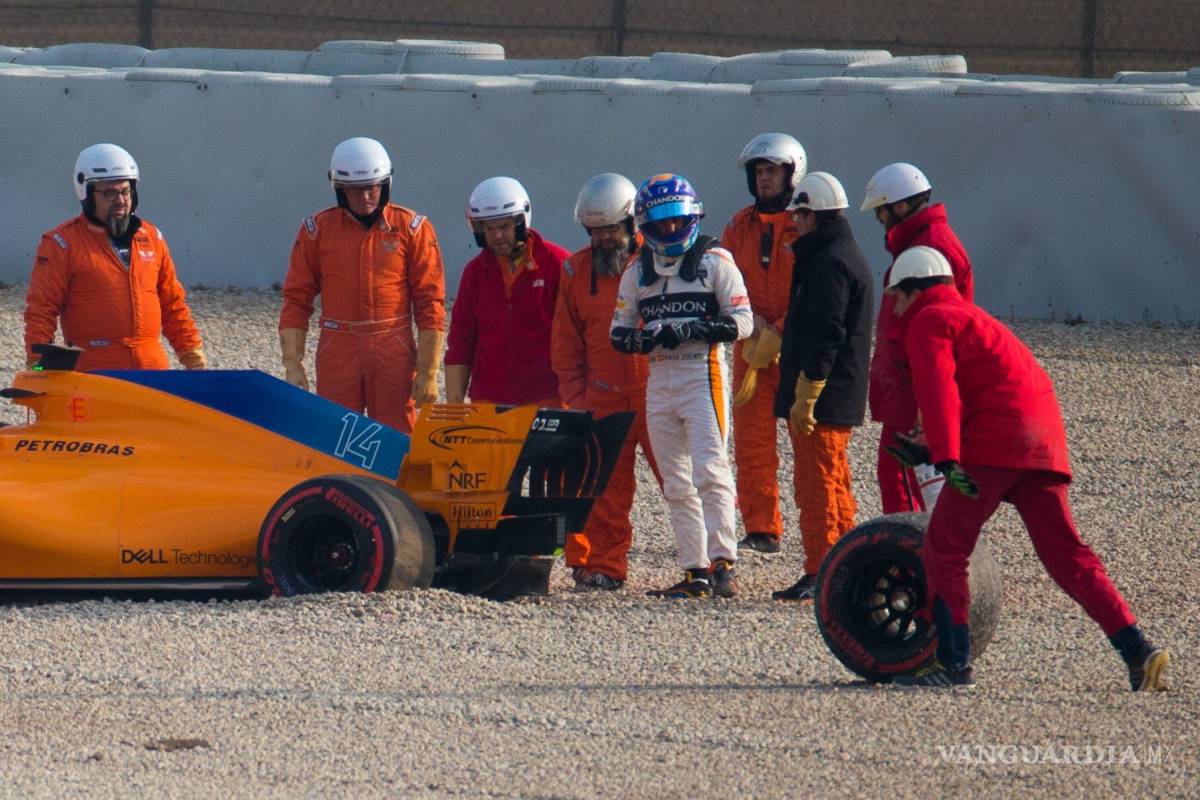 McLaren no comienza bien para Fernando Alonso, pierde una rueda en los primeros tests