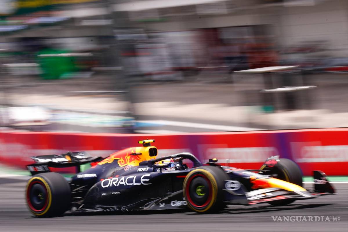 Checo Pérez remonta al octavo lugar del Sprint en el GP de Brasil