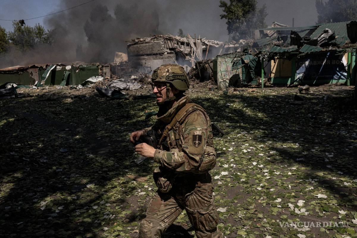 $!Daños tras un ataque ruso cerca de Pokrovsk, Ucrania. Las fuerzas ucranianas han logrado hacer retroceder a los rusos de sus recientes avances.