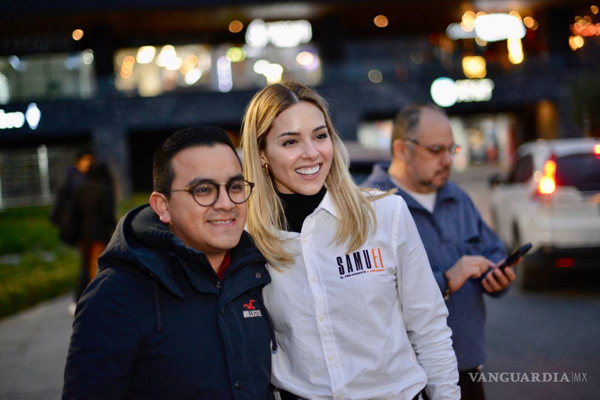 $!La gente se acercó a tomarse fotografías con Mariana Rodríguez, quien se ha posicionado además como una influencer en redes sociales.