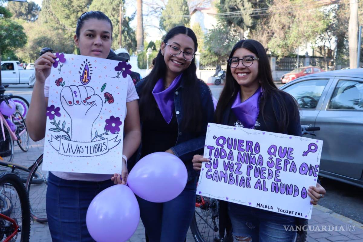 $!El contingente partió en punto de las 8:00 de la mañana de la Alameda de Zaragoza hacia la Facultad de Trabajo Social de la Universidad Autónoma de Coahuila.