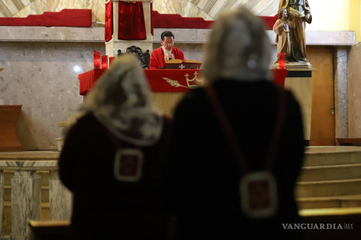 Realizan bendición de gargantas en Saltillo; ‘también es vacuna contra el COVID-19’, dicen feligreses