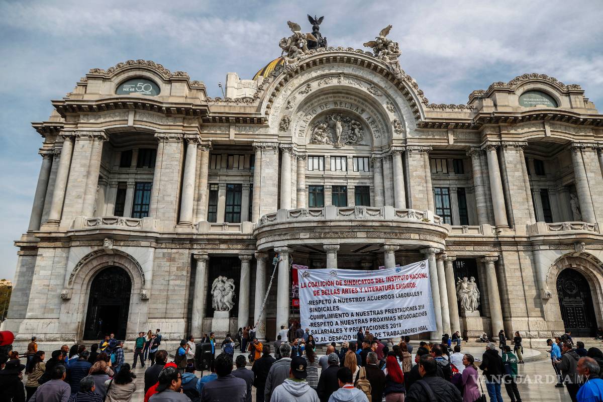 Protestan sindicatos del INBA por despidos