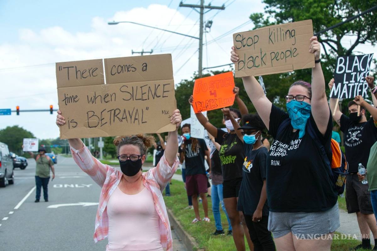 Personas de comunidades pequeñas en EU expresan su indignación por George Floyd