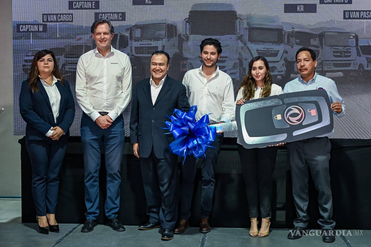$!Directivos de MAGMA Automotive México y Grupo SITE encabezaron la inauguración de un proyecto estratégico para el transporte de carga en el norte del país. FOTO: OMAR SAUCEDO