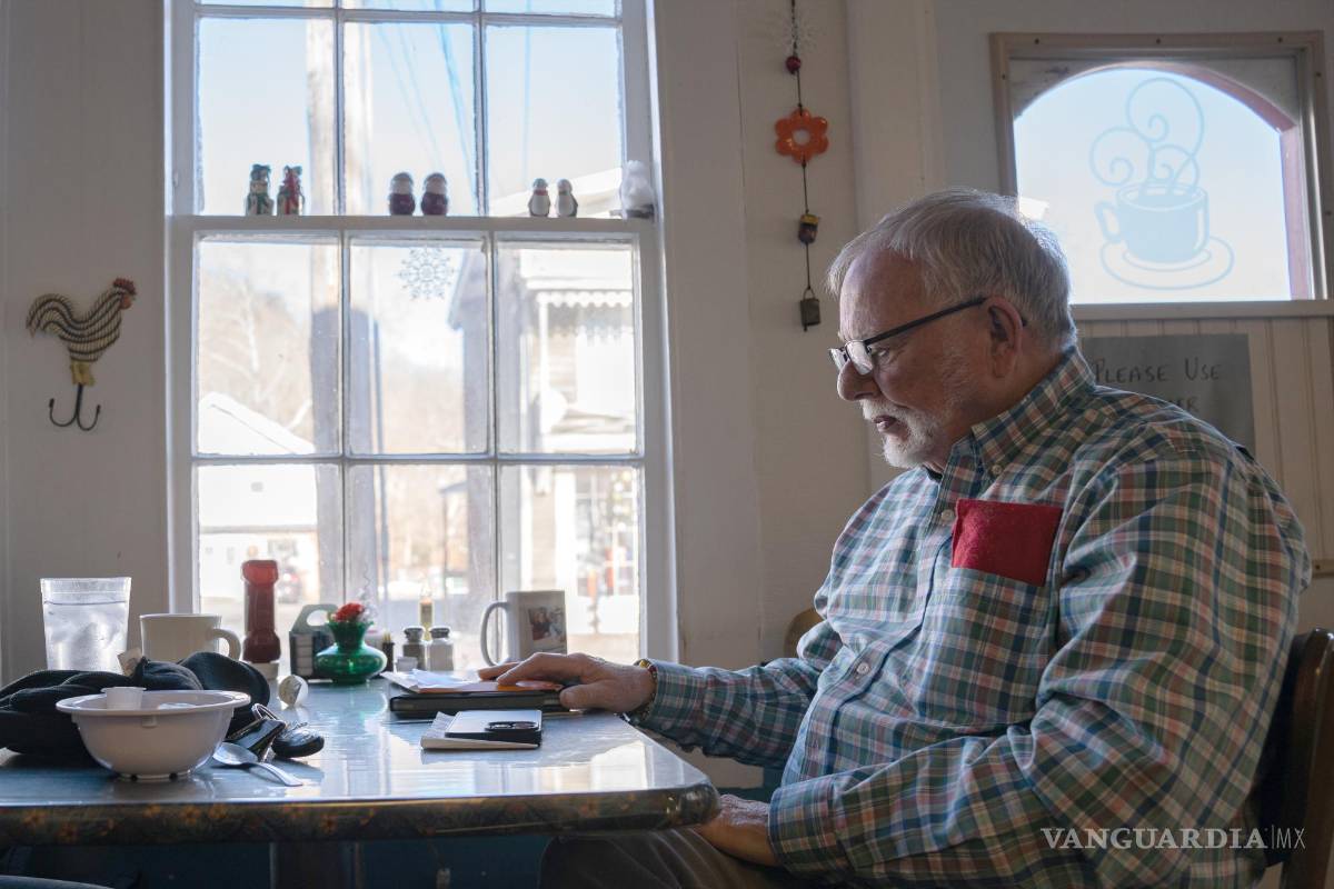 $!Eugene Rosen, de 80 años, es visto durante una entrevista con EFE en Newtown, Connecticut.