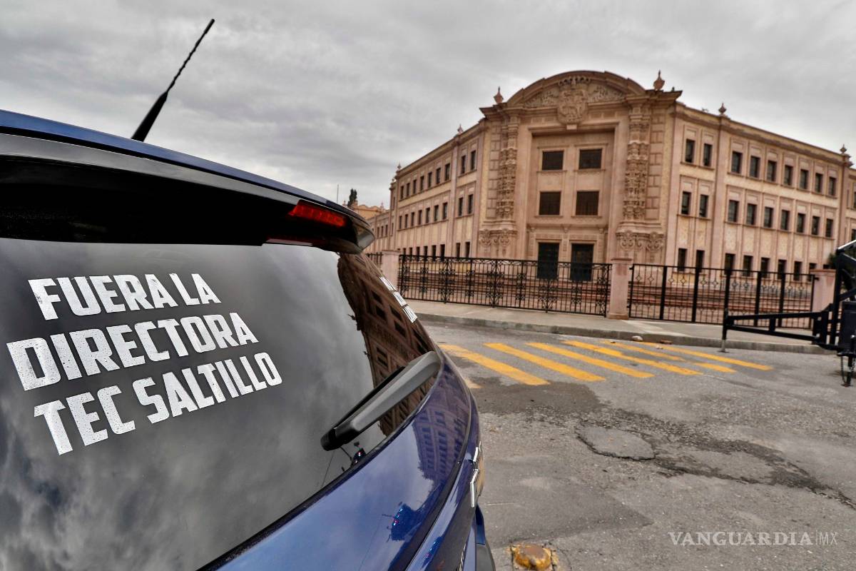 Se manifiestan trabajadores del Instituto Tecnológico de Saltillo para exigir destitución de la directora