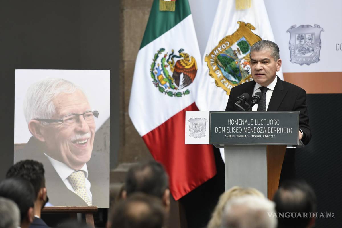 $!Saltillo, Coah. Mex. 18 de mayo del 2022 Homenaje póstumo de cuerpo presente del Ex Gobernador Eliseo Mendoza en Palacio de Gobierno, que encabezaron el gobernador miguel Riquelme, el pdte de el poder judicial Miguel Mery, y Eduardo Olmos, representante del poder legislativo.