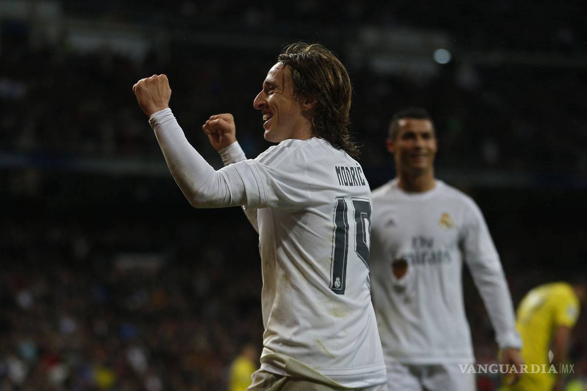 Real Madrid vence 3-0 al Villarreal y sigue a la caza del Barcelona y Atlético