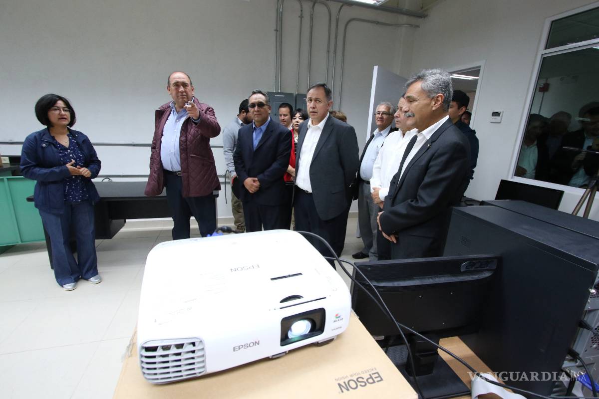 Inaugura Gobernador de Coahuila edificio de Robótica