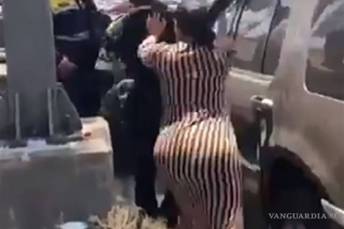 Ya no hay respeto, mujer empujó y cacheteó a un policía (video)