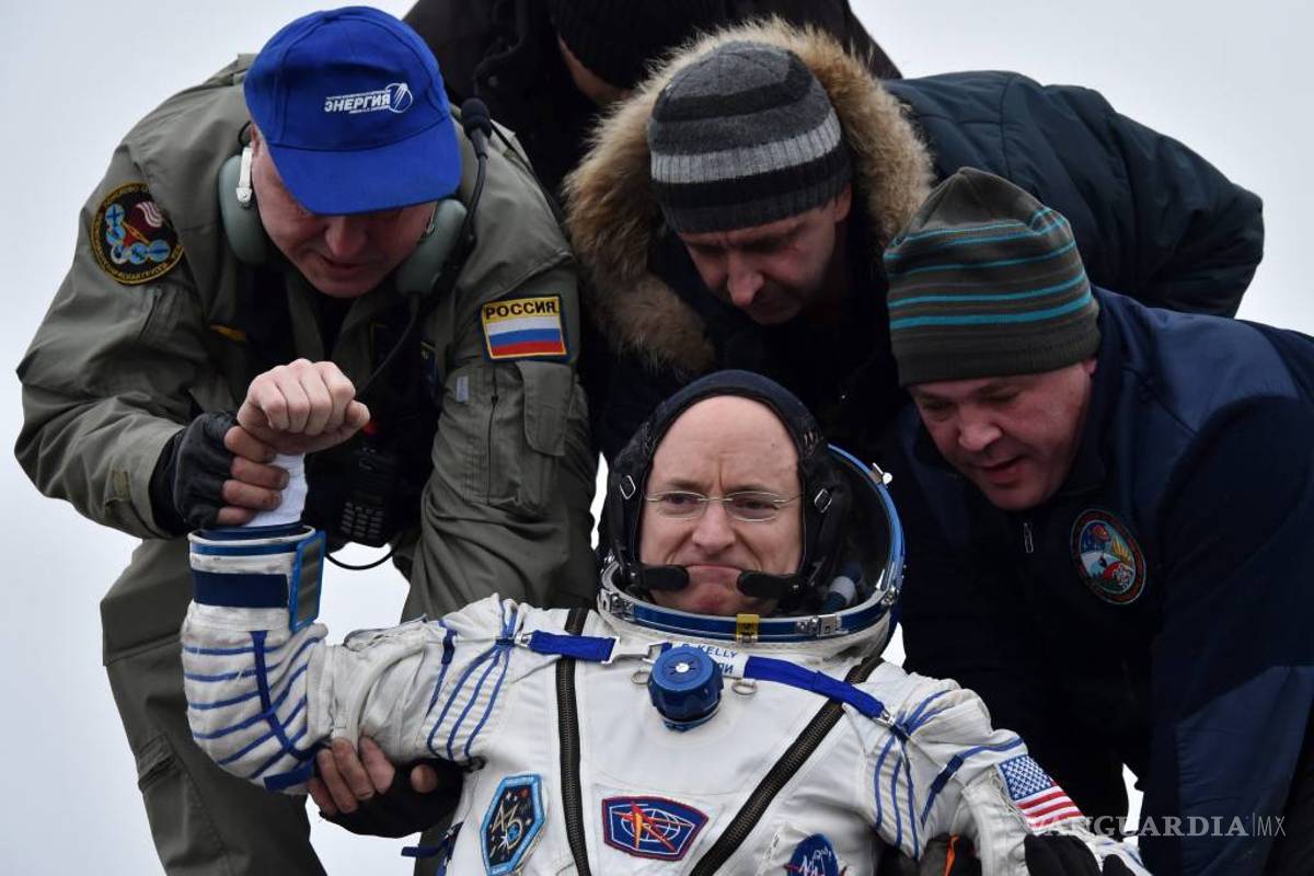 Scott Kelly regresa a EU tras un año en el espacio