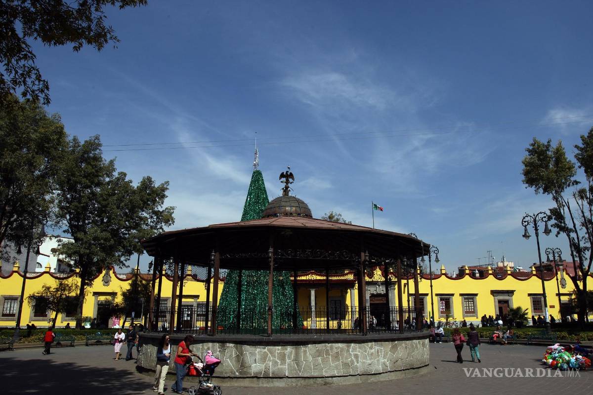 $!Fotografía de archivo fechada el 20 de noviembre de 2015 que muestra el kiosko del barrio de Coyoacán en Ciudad de México (México).