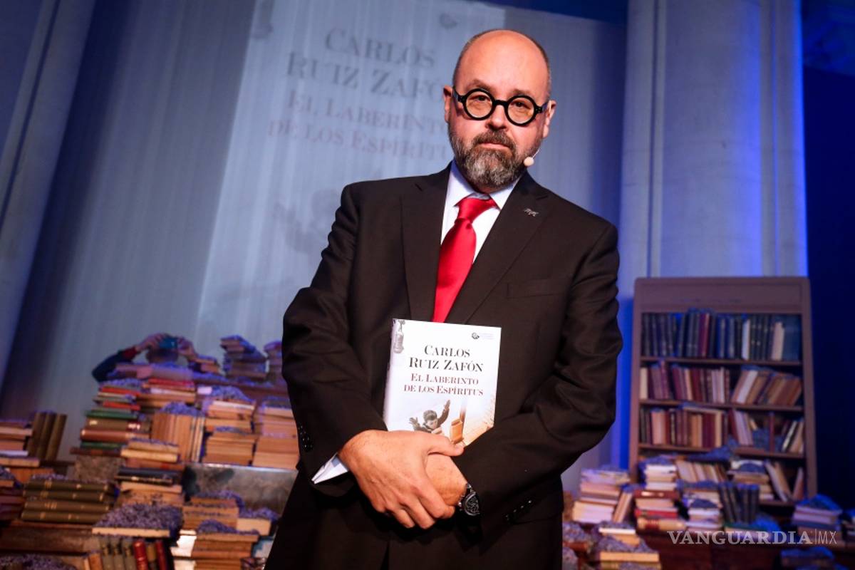 Escritor Ruiz Zafón concluye saga con &quot;El laberinto de los espíritus&quot;