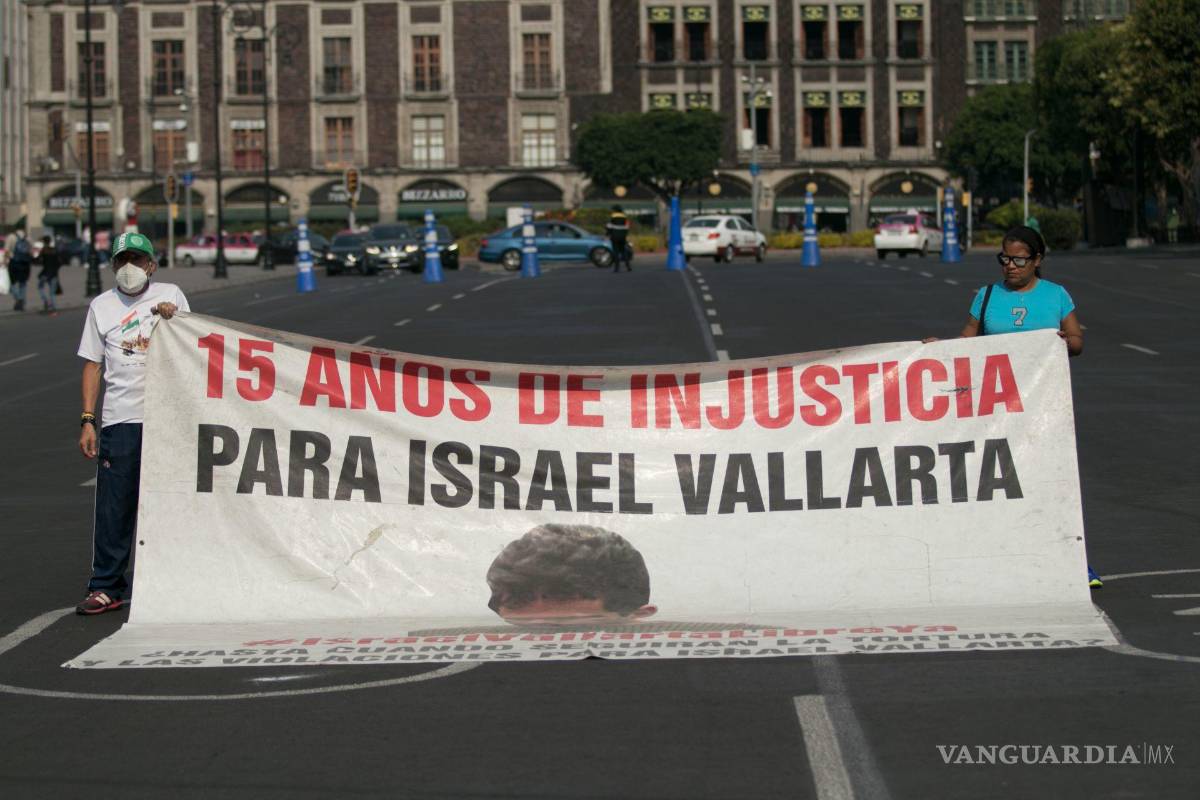 $!Mary Sainz, esposa de Israel Vallarta, detenido durante el caso Florence Cassez, y quien mantiene un plantón en la plancha del Zócalo exigiendo la liberación de su esposo.