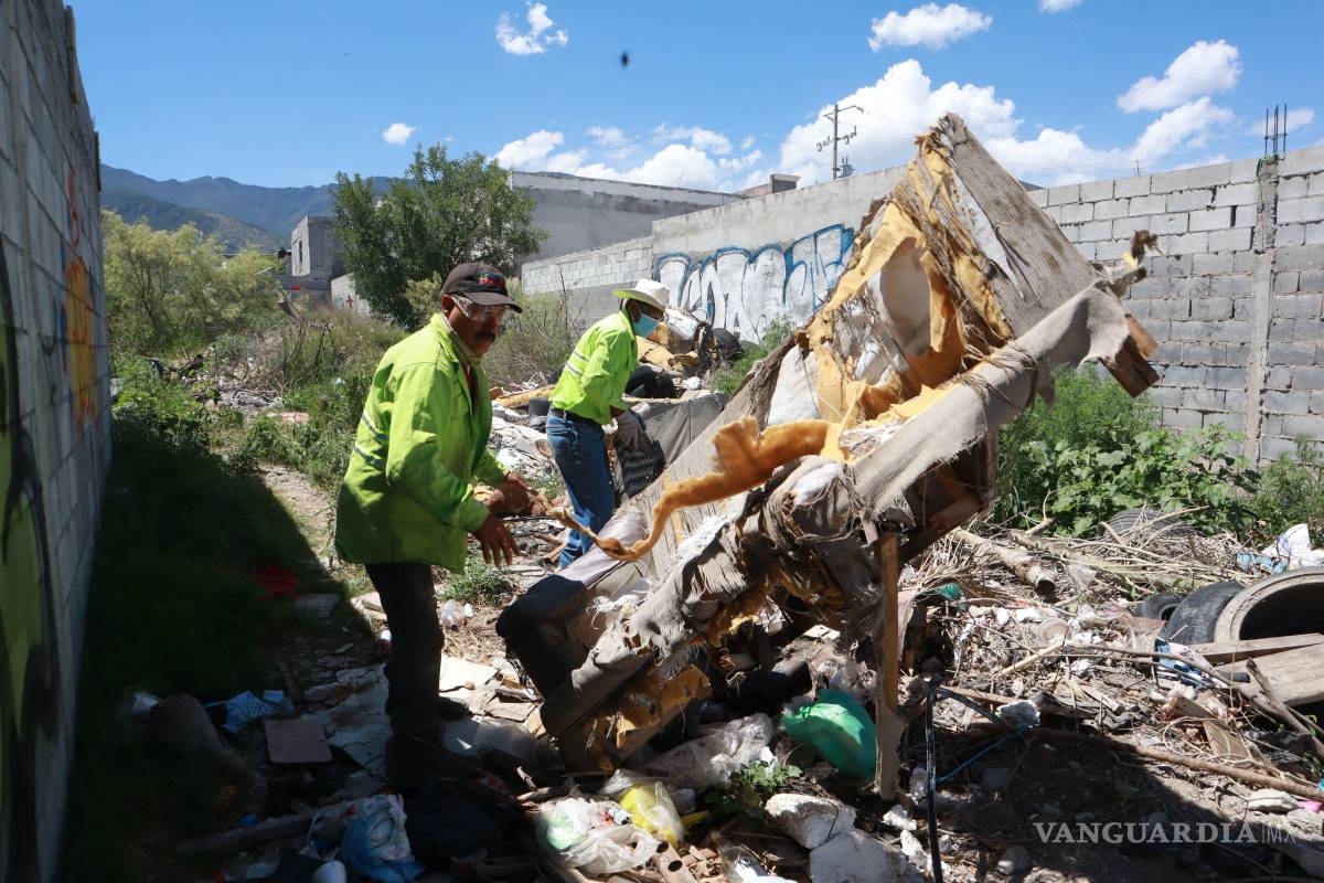 $!Todo tipo de deshechos son arrojados a los arroyos de la ciudad.