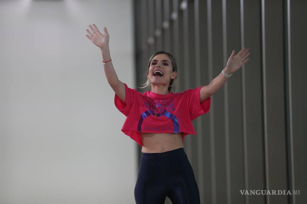 $!La diseñadora mexicana Alexia Ulibarri en el segundo día de actividades del Mercedes-Benz Fashion Week, en Ciudad de México.