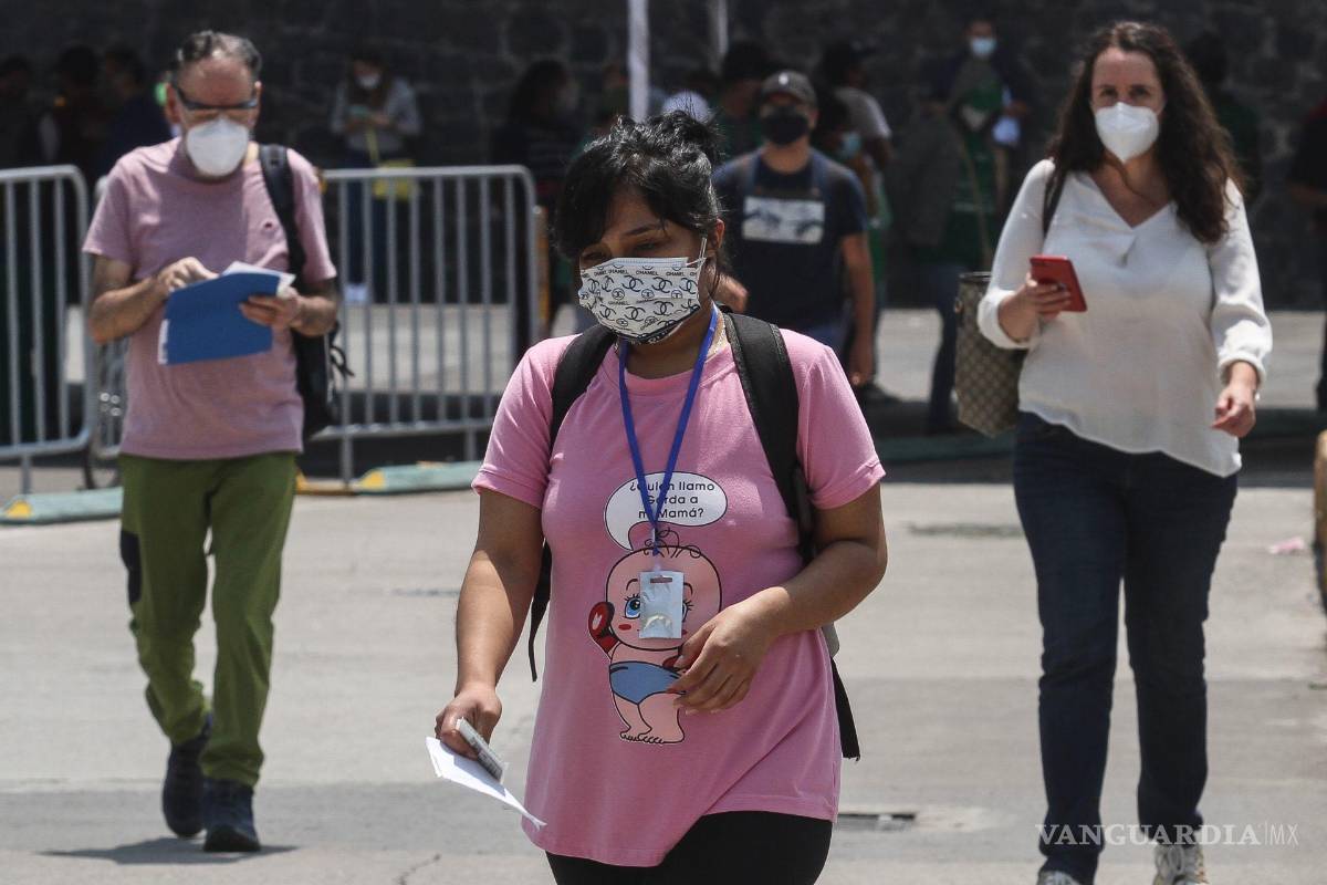 $!Mujer embarazada momentos antes de ser vacunada contra COVID-19 en el Estadio Olímpico en CDMX. Cuartoscuro/Rogelio Morales