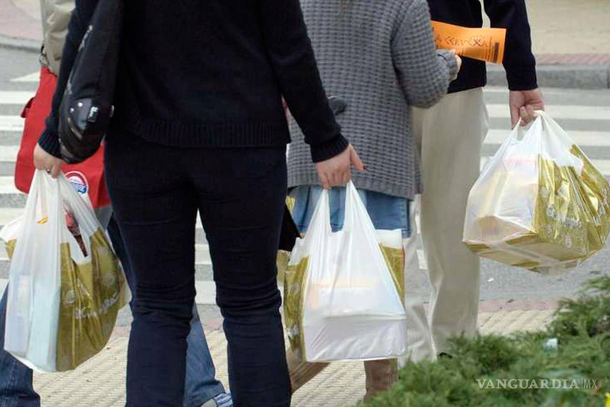 Desaparecen bolsas de plástico de supermercados de Coahuila