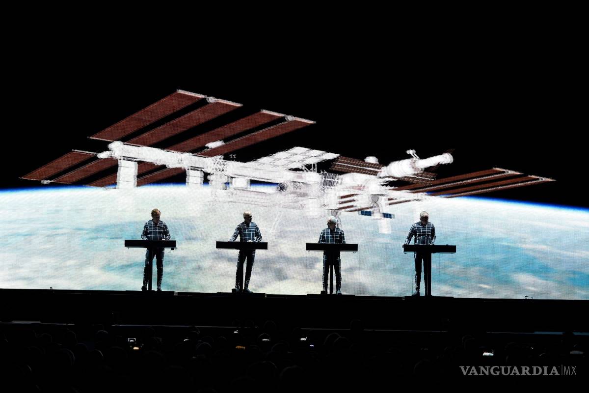 $!Música desde el espacio, un astronauta alemán causa furor con Kraftwerk