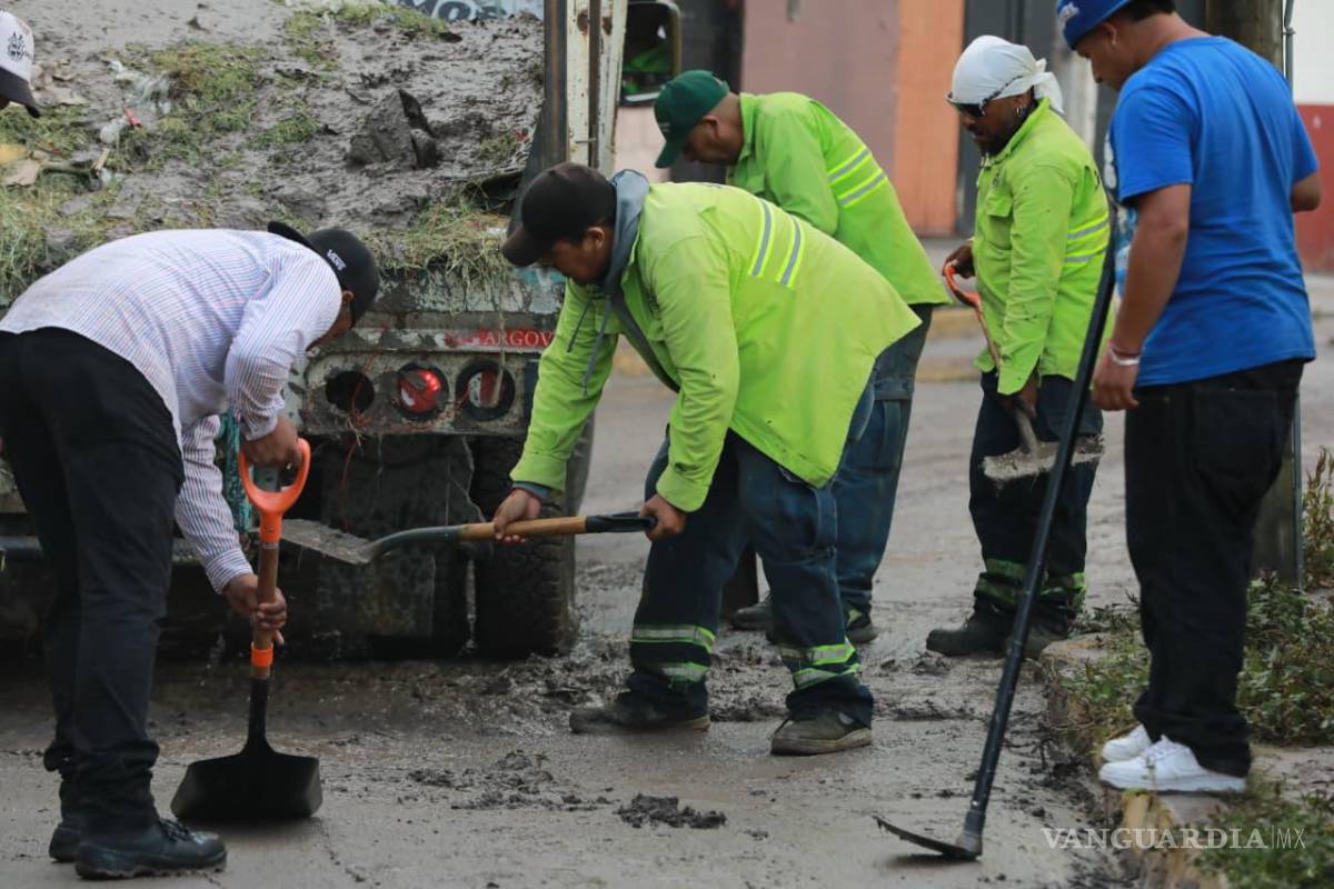 $!Durante la contingencia, autoridades municipales auxiliaron a familias, rehabilitaron vialidades y retiraron árboles caídos.