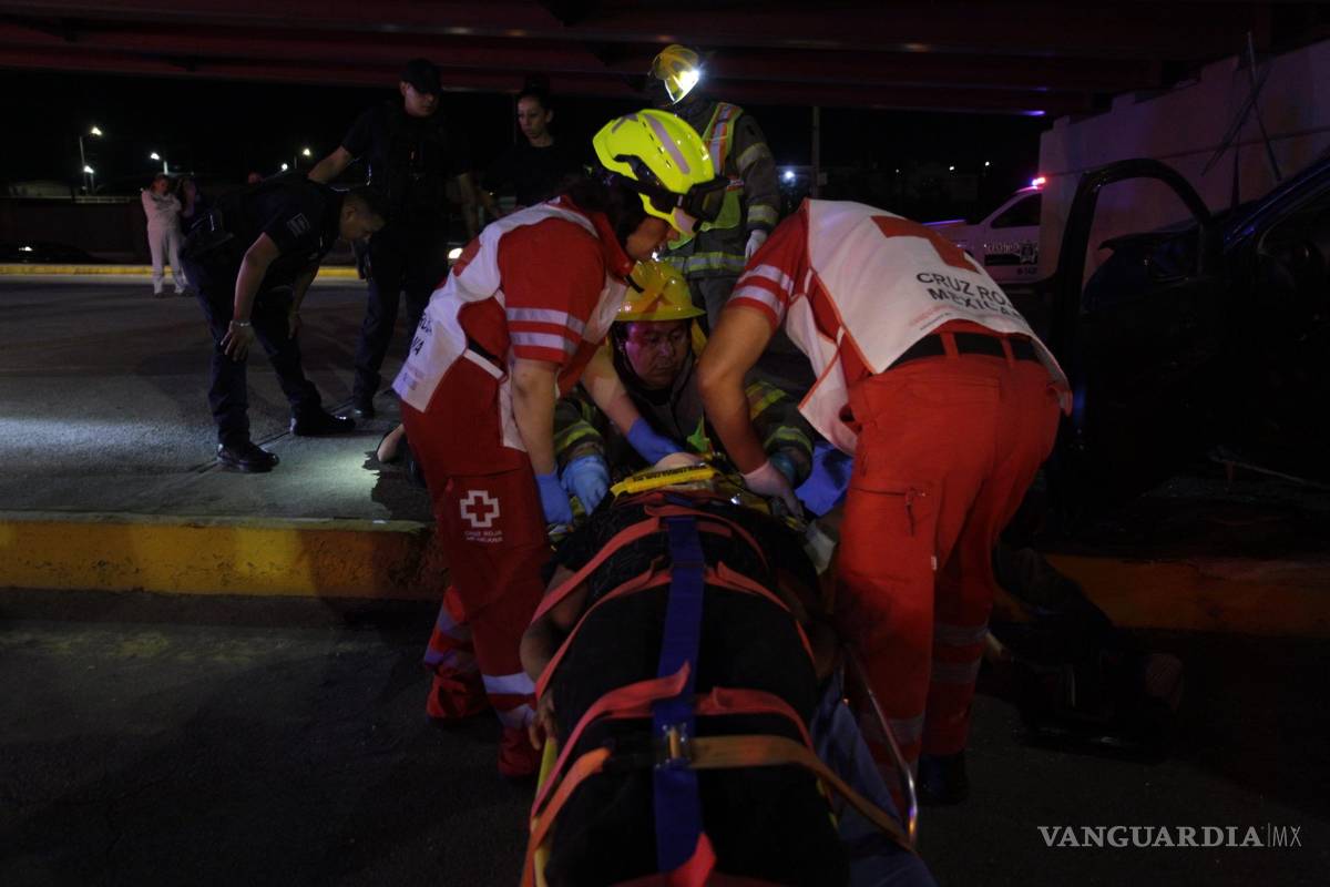 Padre e hijo pierden la vida al impactarse contra puente en V. Carranza