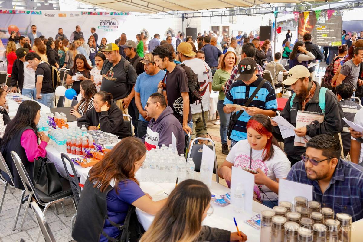 $!Cientos de personas acudieron en busca de un empleo.