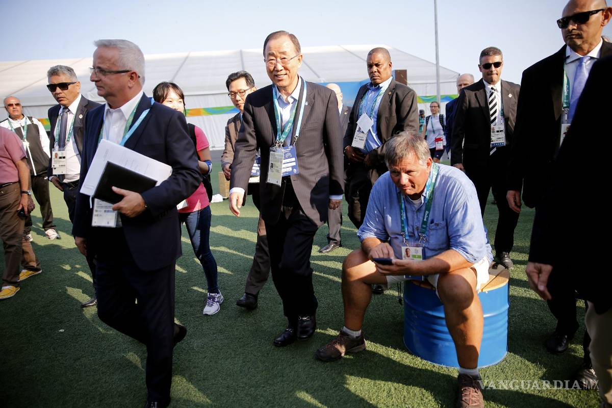 Ban Ki-moon visita al equipo de deportistas refugiados en la Villa Olímpica