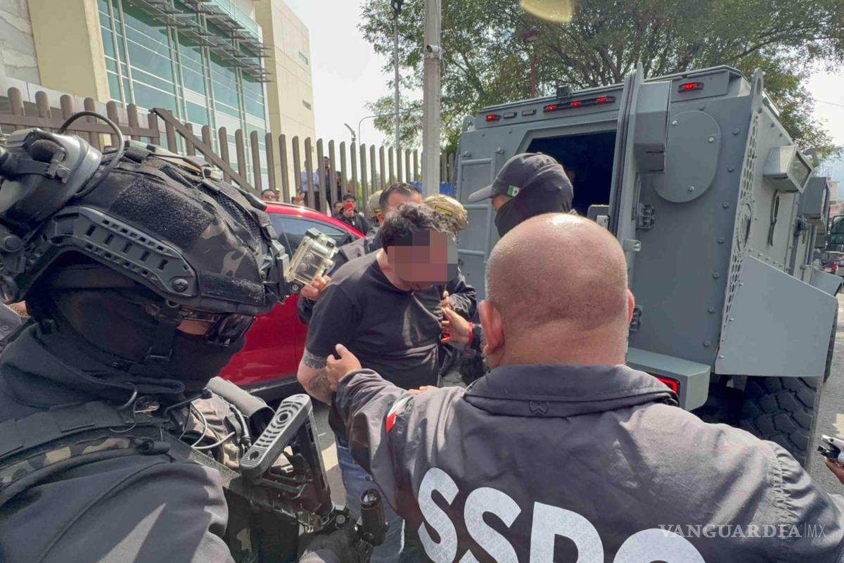 $!Los detenidos por el caso del asesinato de Jonathan Melendez, su familia y una empleada, fueron trasladados al penal de Barrientos bajo un fuerte operativo policial.