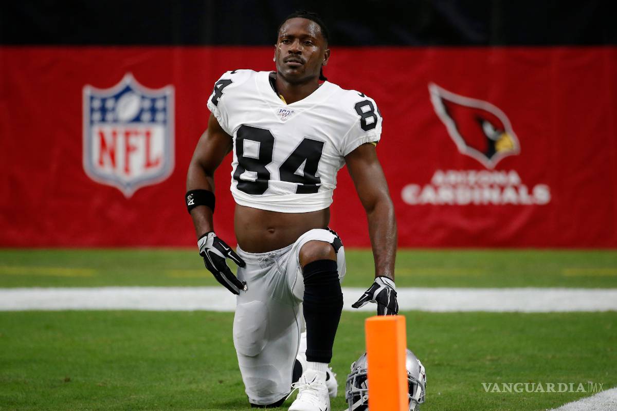 $!Antonio Brown ya entrenó con el casco certificado