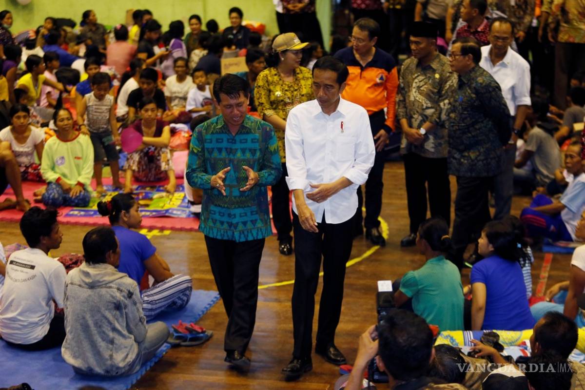 Aumenta a 75 mil los evacuados por el volcán Agung en Indonesia