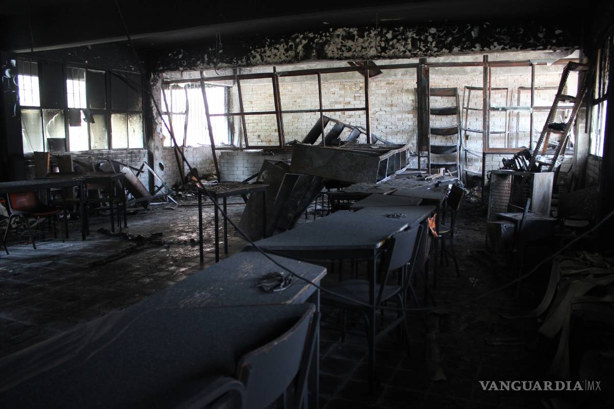 $!Pandilleros incendian biblioteca de Secundaria de Saltillo; pérdidas ascienden a 200 mil pesos