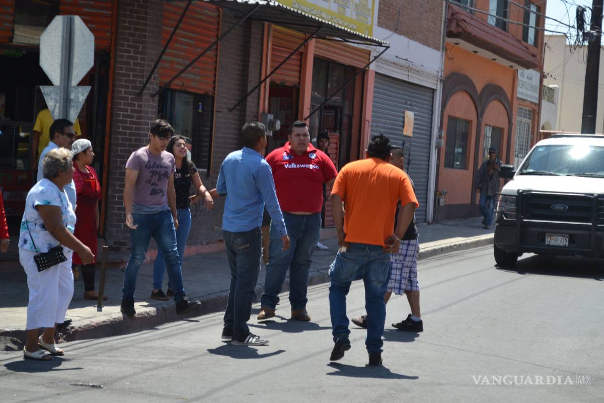 Reclama golpe a camión …y lo tunden entre tres