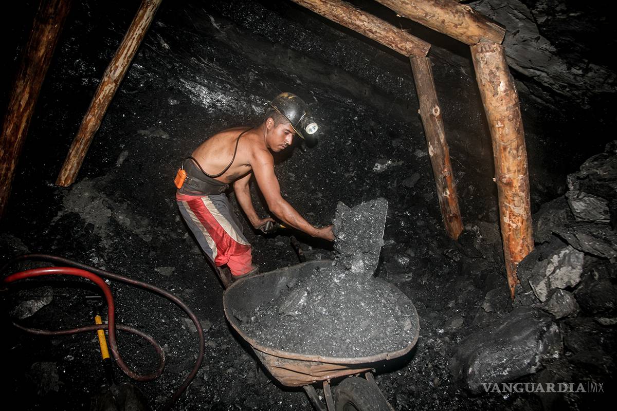 $!Los mineros y su lucha contra el vaho del diablo (gas metano)