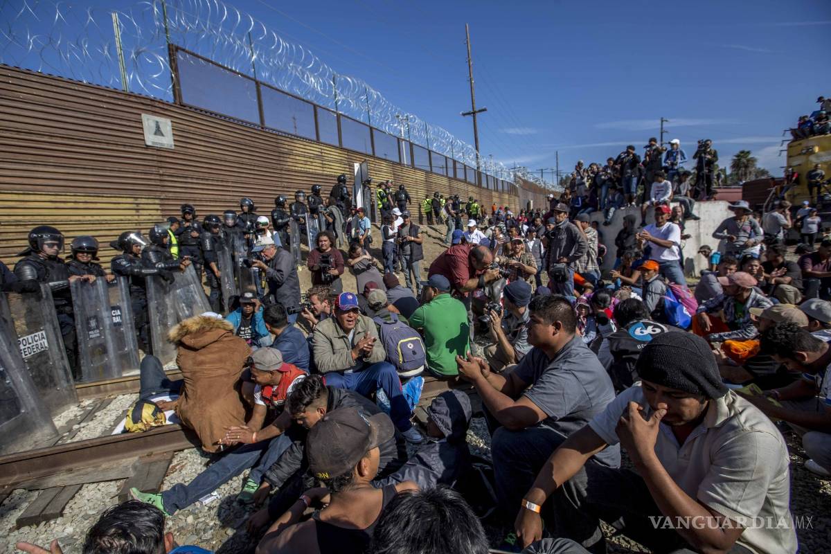 México entrega visas humanitarias a 614 migrantes en Tijuana