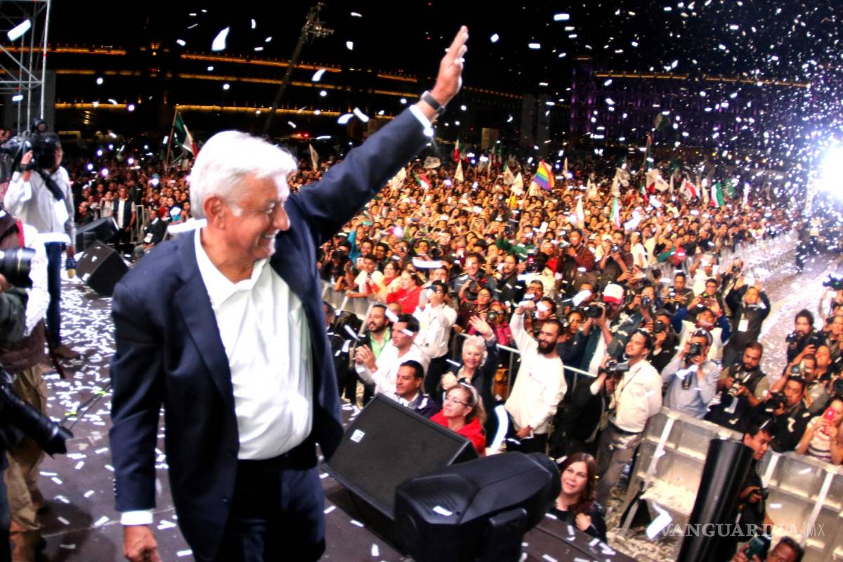 AMLO se compromete a aumentar la pensión de los adultos mayores al doble