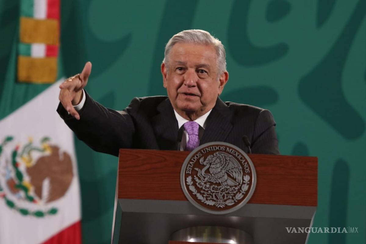 AMLO anuncia vacunación universal en cinco estados, ante tercera ola de COVID-19