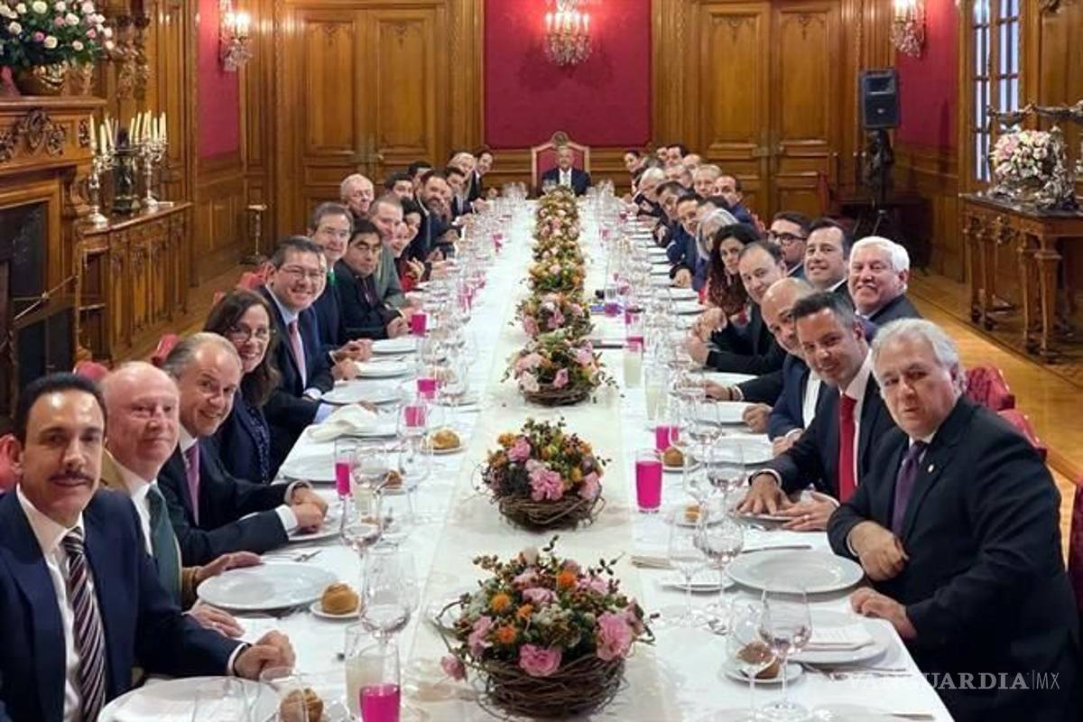 AMLO come pejelagarto con los gobernadores pero omite hablar de Insabi