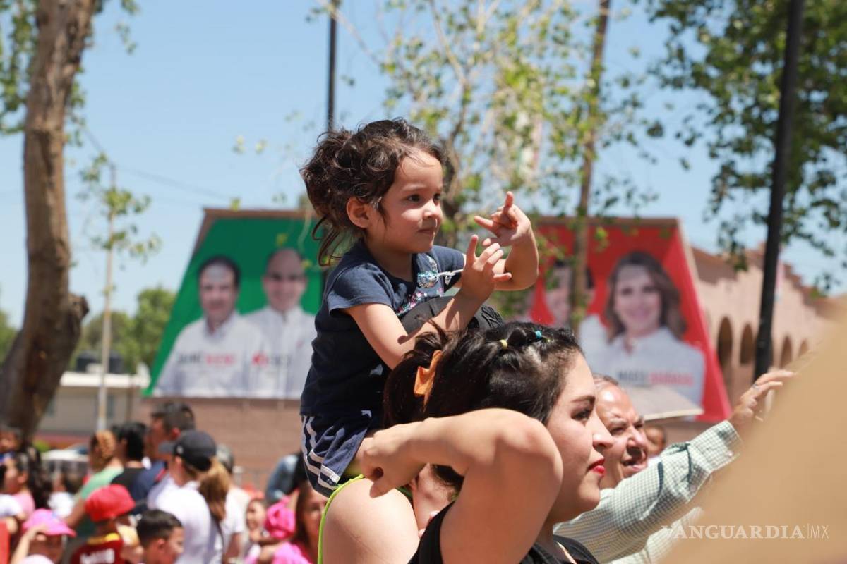 $!Los más pequeños se mostraron contentos con su festejo.