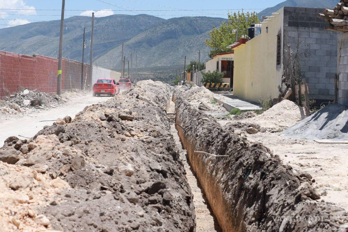 $!Se están introduciendo 2 mil 311 metros lineales de tubería para ampliar y mejorar la red de agua potable, extendiendo su alcance a las viviendas de la zona.