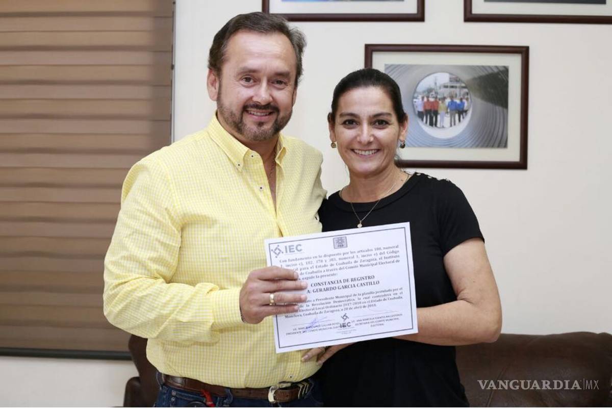 Gerardo García recibe su constancia como candidato del PRD a la alcaldía de Monclova