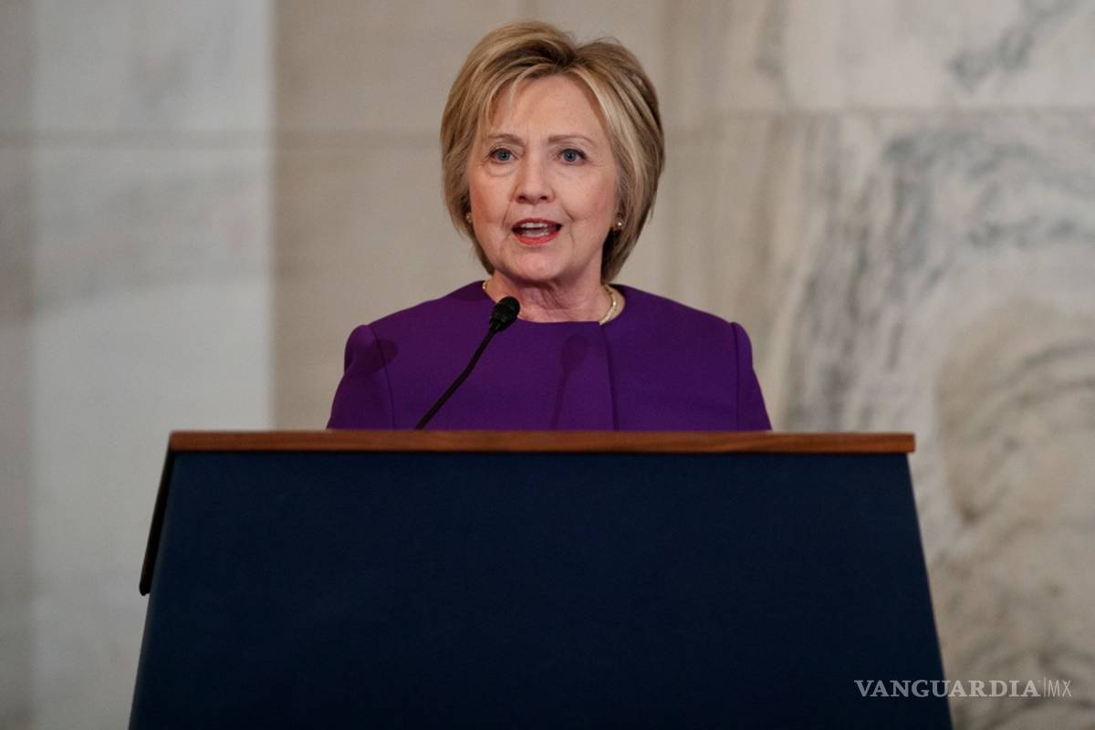Advierte Hillary Clinton los peligros que acarrean las noticias falsas