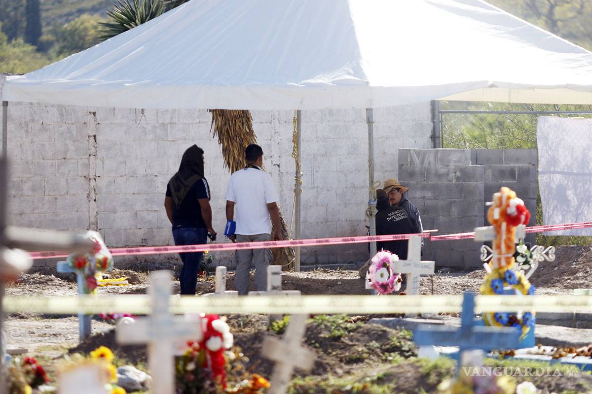 $!Inicia exhumación masiva en Saltillo... entregarían cuerpo identificado desde hace 8 años