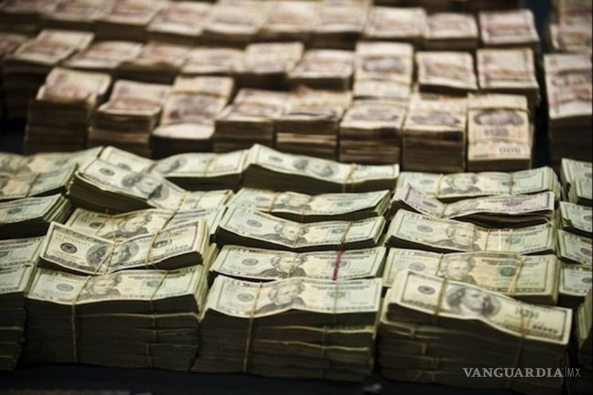 16 mexicanos tienen más dinero que la deuda externa del país